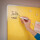 Leitz Glasboard Cosy 80 x 60 x 0,4 cm (B x H x T) Tafel magnethaftend inkl. Marker mit Wischer, Mikrofaser-Reinigungstuch Sicherheitsglas gelb