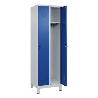 C+P Kleiderspind Classic PLUS 600 x 1.950 x 500 mm (B x H x T) 2 Abteile Stahl Farbe der Front: lichtblau Farbe des Korpus: lichtgrau