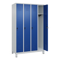 C+P Kleiderspind Classic PLUS 1.200 x 1.950 x 500 mm (B x H x T) 4 Abteile Stahl Farbe der Front: lichtblau Farbe des Korpus: lichtgrau
