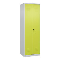 C+P Kleiderspind Classic PLUS 600 x 1.850 x 500 mm (B x H x T) 2 Abteile Stahl Farbe der Front: clowngrün Farbe des Korpus: lichtgrau